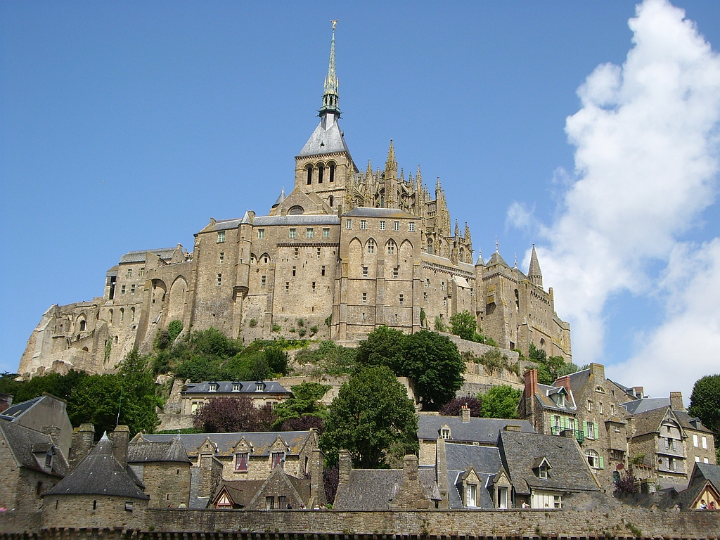 Восьмое чудо света - средневековое нормандское аббатство Мон-Сен-Мишель благополучно обошла война 